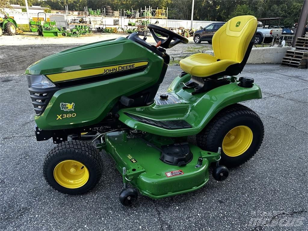 John Deere X380 Kompaktné traktory