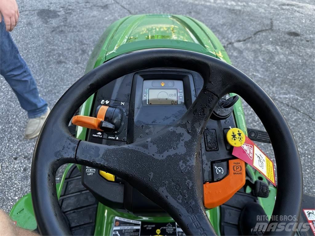 John Deere X380 Kompaktné traktory