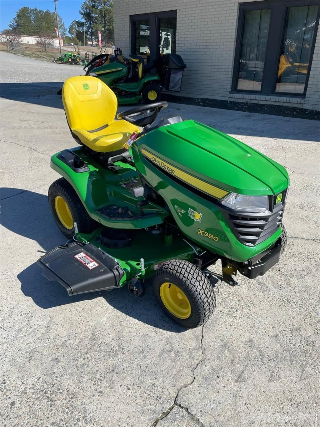 John Deere X380 Kompaktné traktory