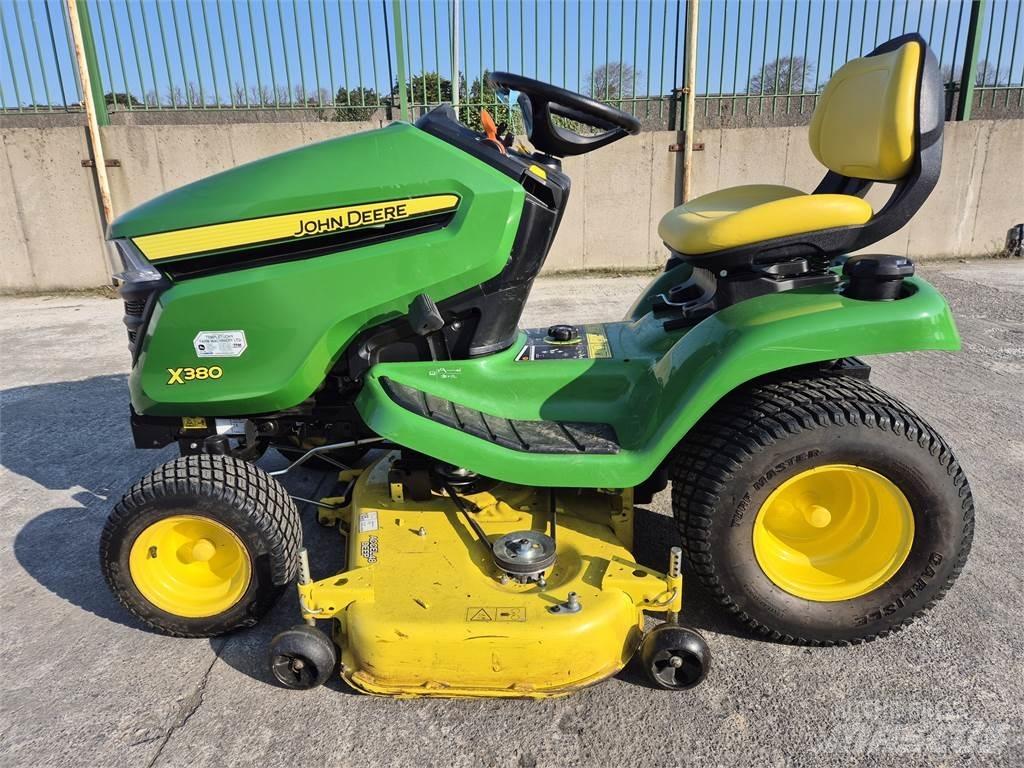 John Deere X380 Kompaktné traktory