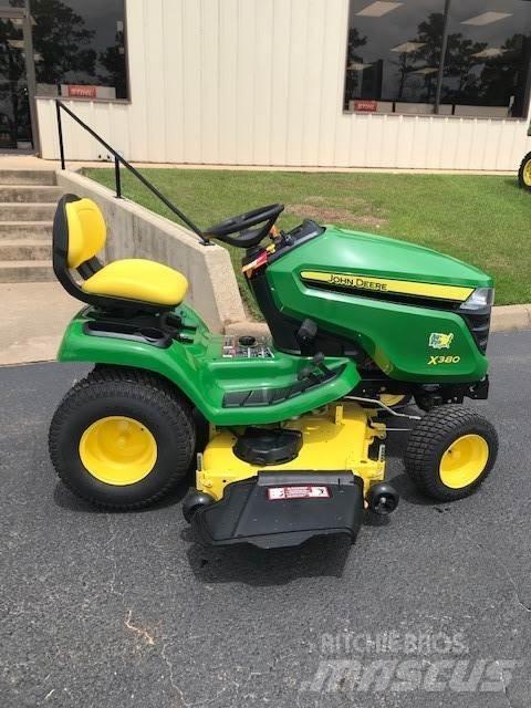 John Deere X380 Kompaktné traktory