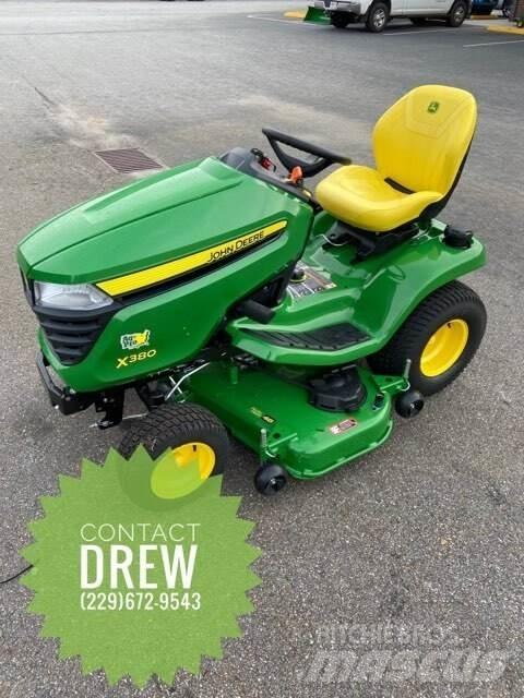 John Deere X380 Kompaktné traktory
