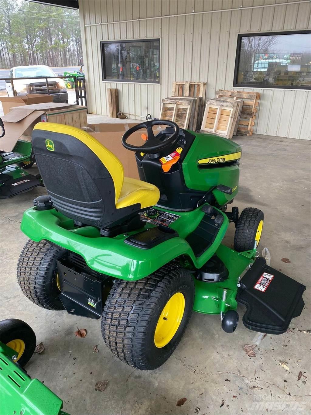 John Deere X380 Kompaktné traktory