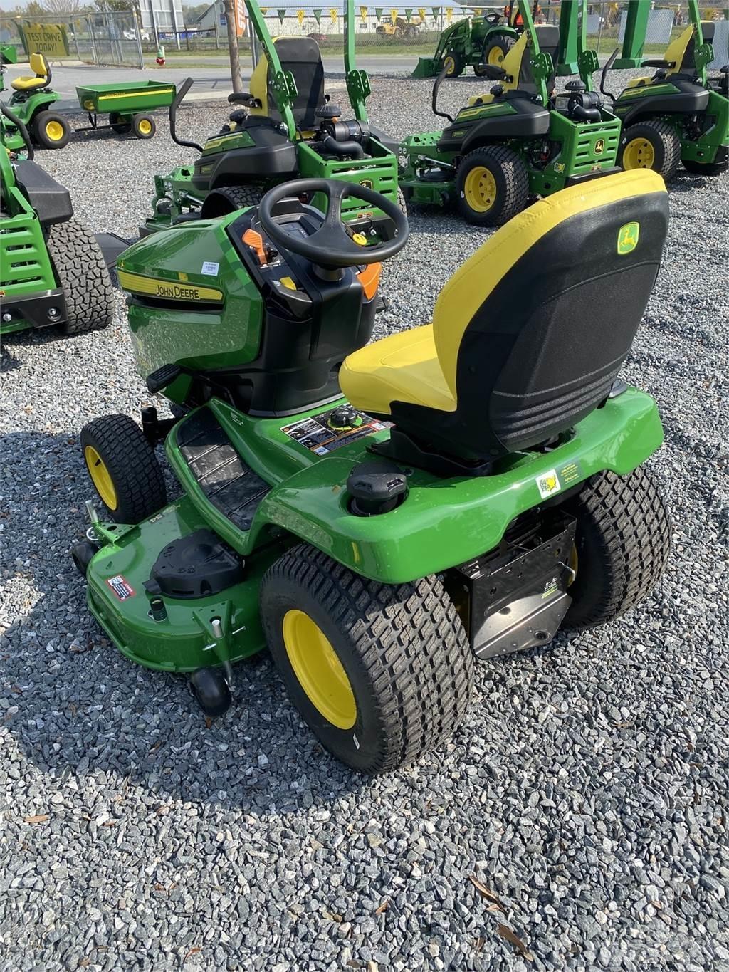 John Deere X380 Kompaktné traktory