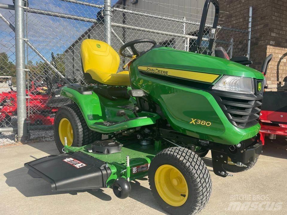 John Deere X380 Kompaktné traktory