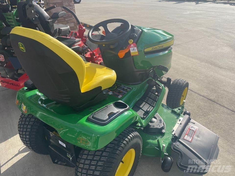 John Deere X380 Kompaktné traktory
