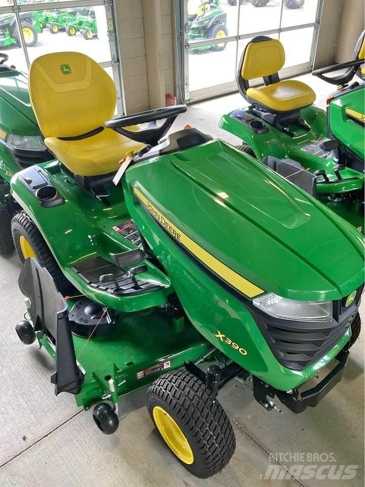 John Deere X390 Kompaktné traktory