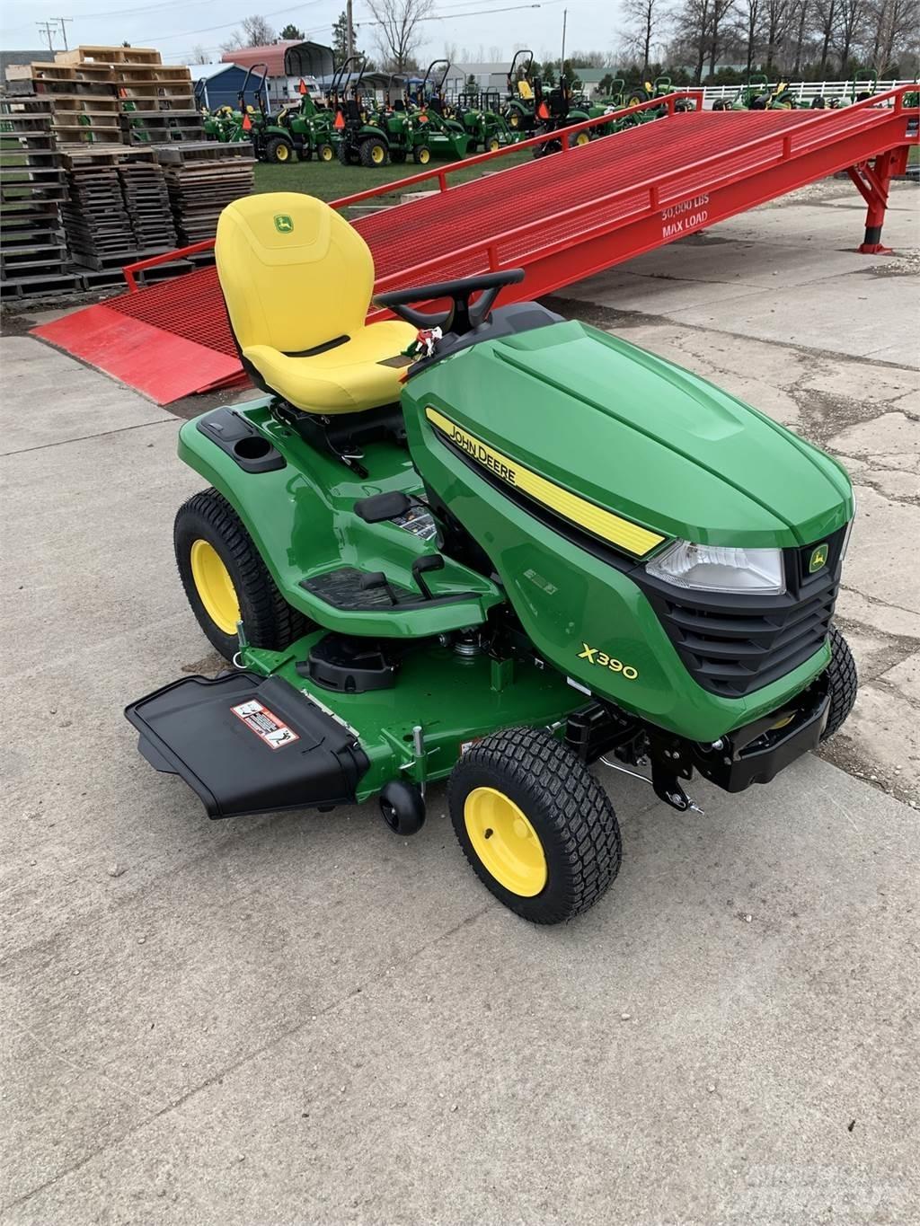 John Deere X390 Kompaktné traktory