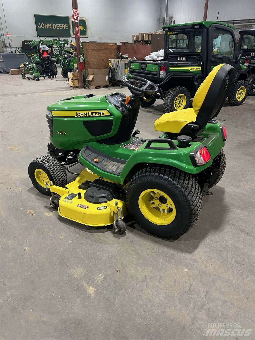 John Deere X730 Kompaktné traktory
