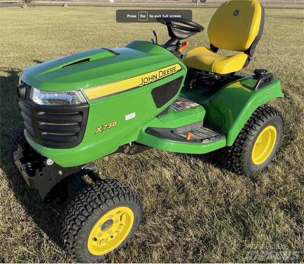 John Deere X738 Kompaktné traktory