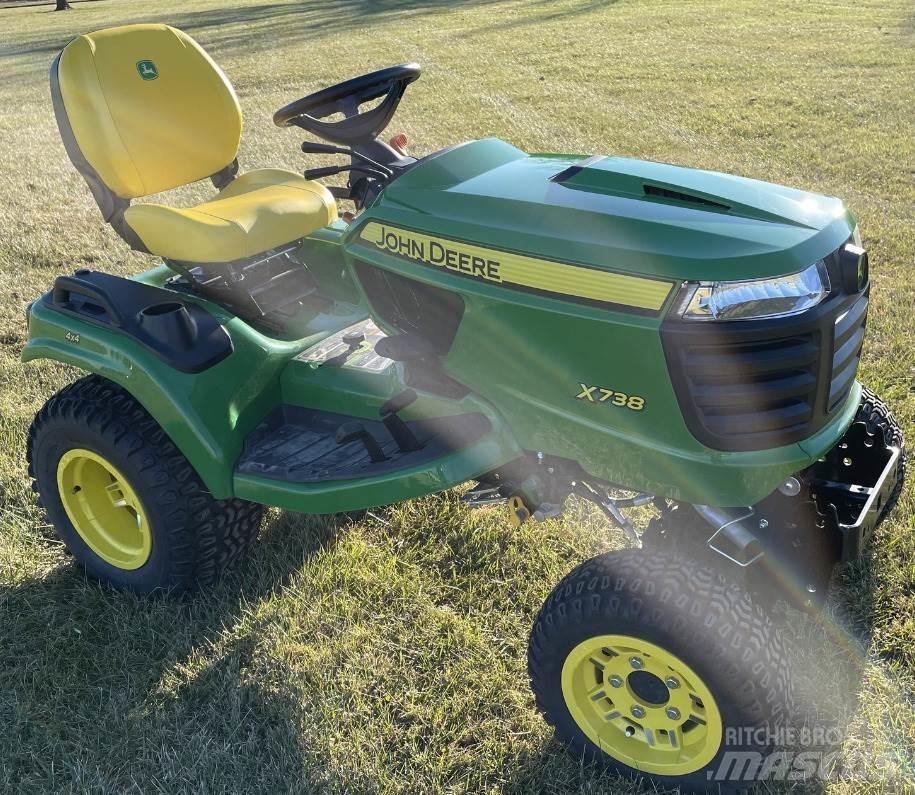John Deere X738 Kompaktné traktory