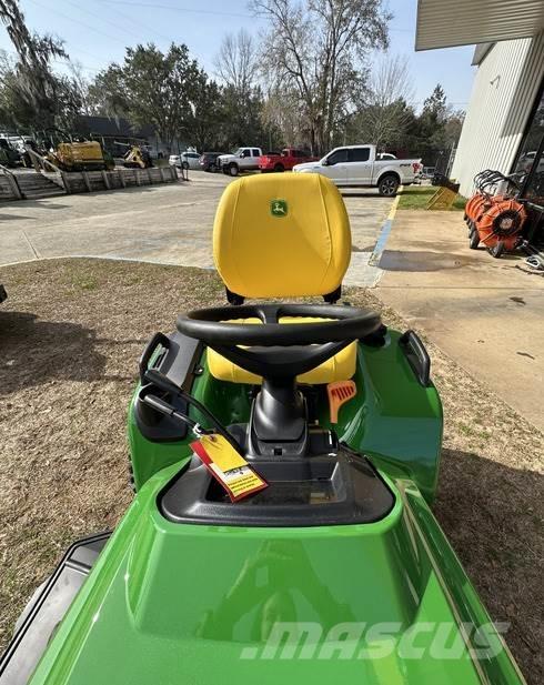 John Deere X739 Kompaktné traktory