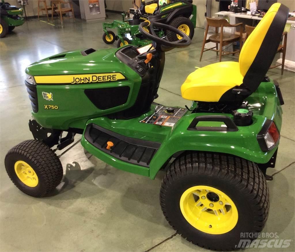 John Deere X750 Kompaktné traktory