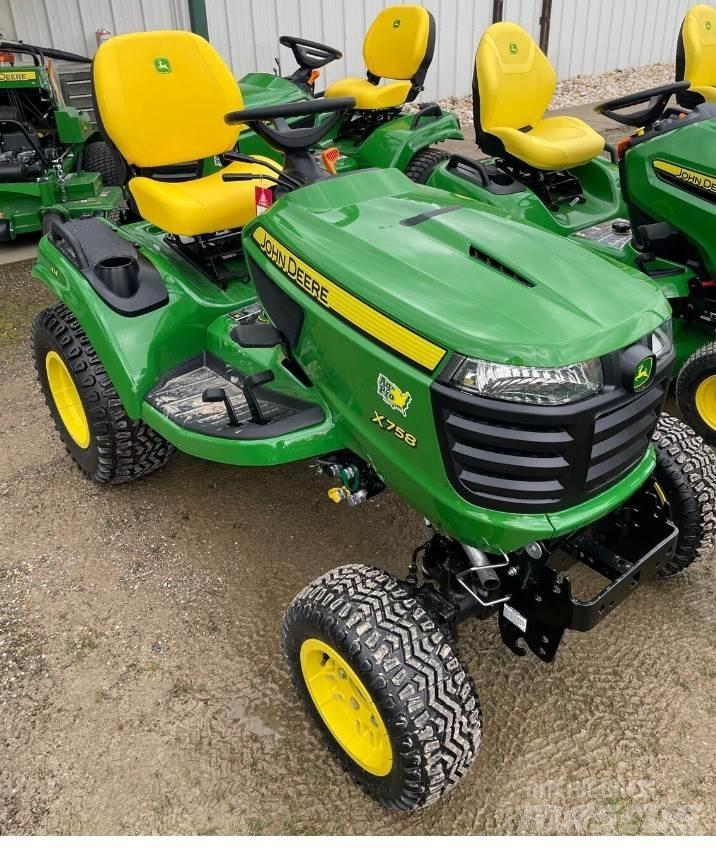John Deere X758 Kompaktné traktory