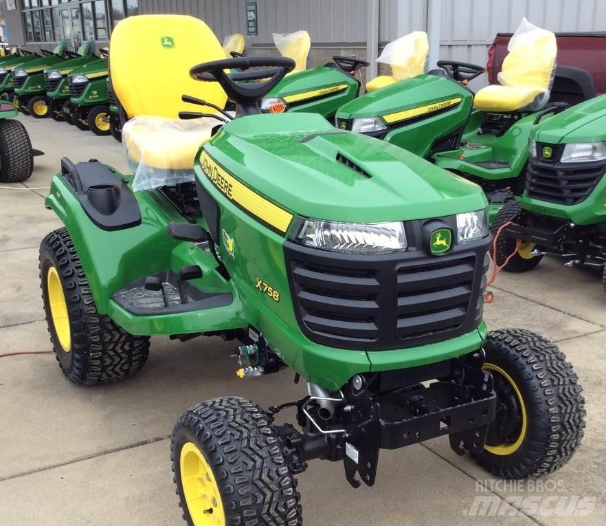 John Deere X758 Kompaktné traktory