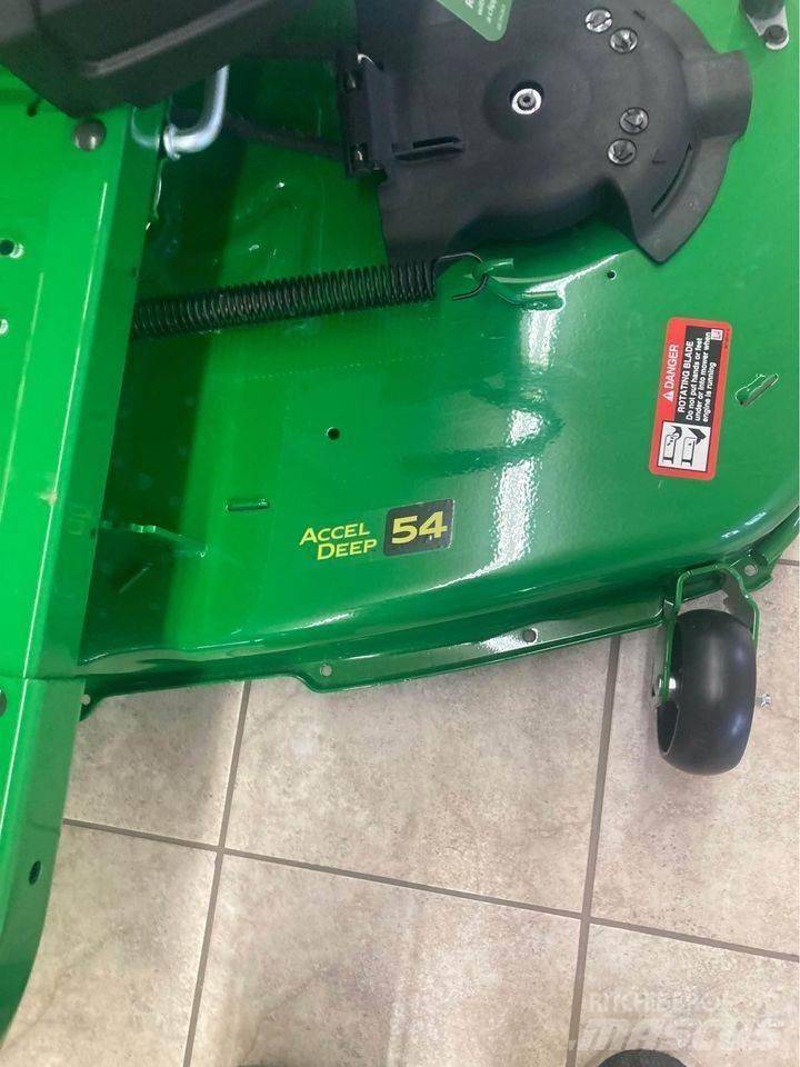 John Deere Z325E Kosačky s nulovým polomerom otáčania