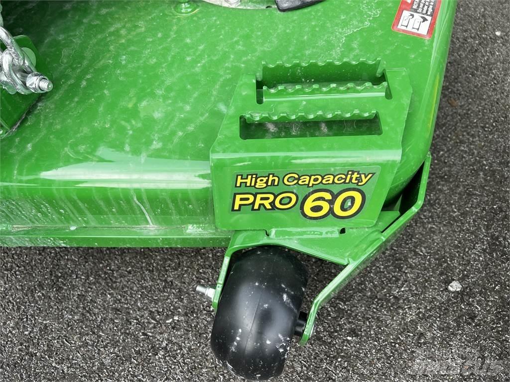 John Deere Z720E Kosačky s nulovým polomerom otáčania