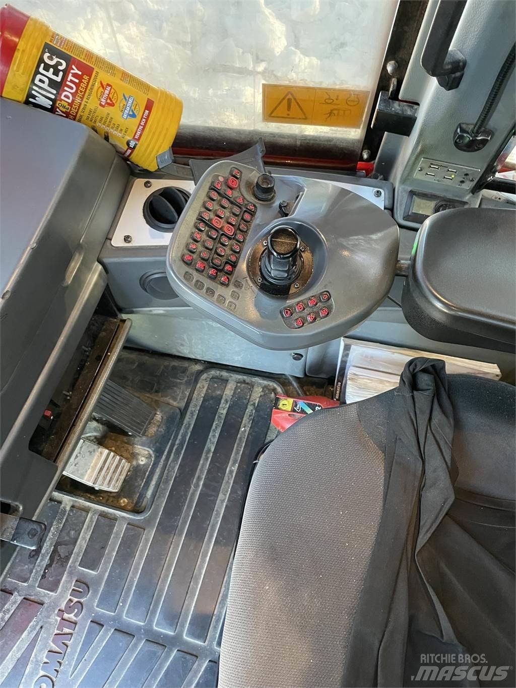 Komatsu 895 Lesné traktory