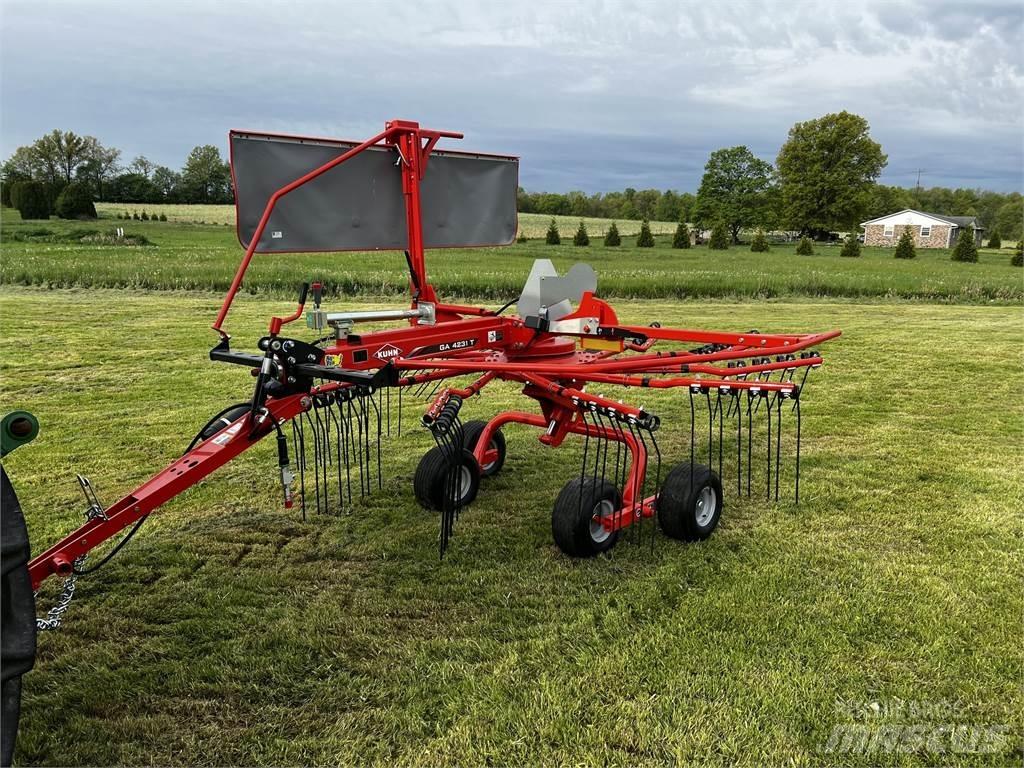Kuhn GA4231T Obracače a zhrabovače sena