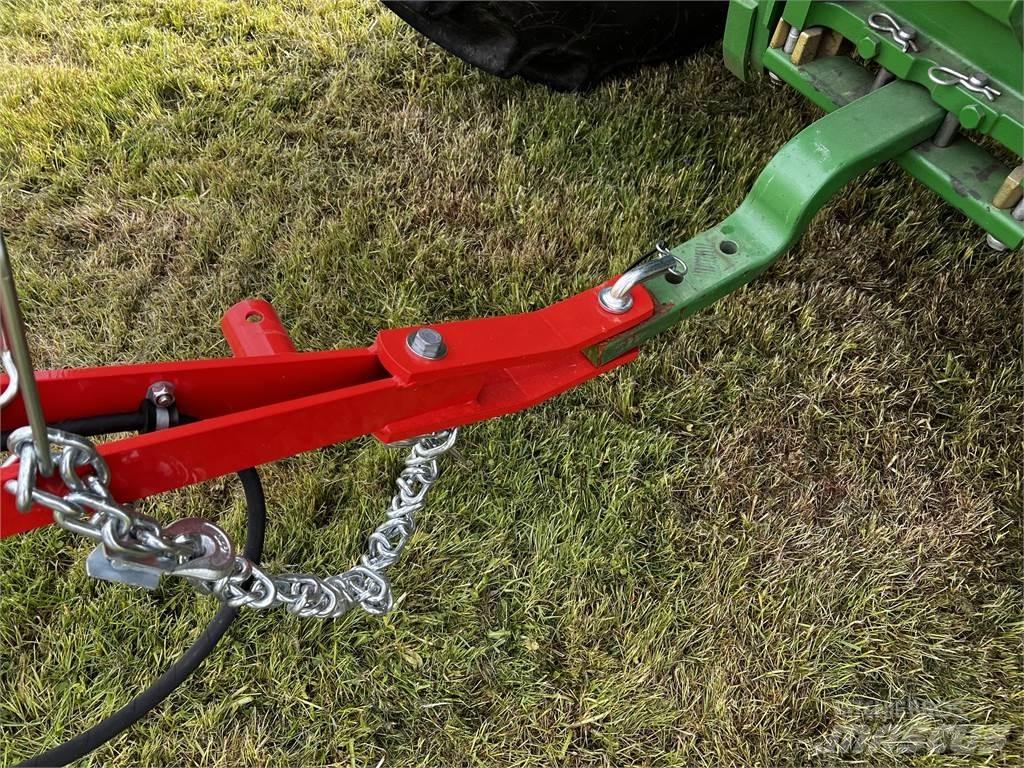 Kuhn GA4231T Obracače a zhrabovače sena