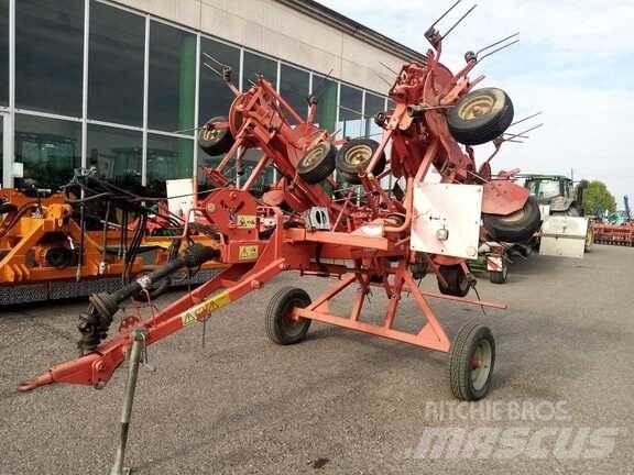 Kuhn GF 7702 Obracače a zhrabovače sena