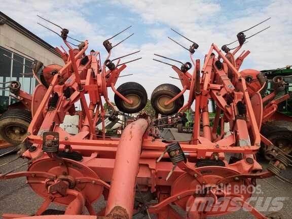 Kuhn GF 7702 Obracače a zhrabovače sena