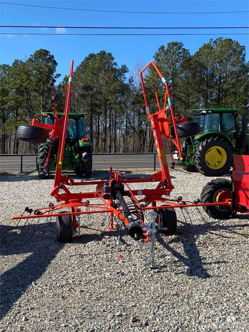 Kuhn GF5202T Obracače a zhrabovače sena