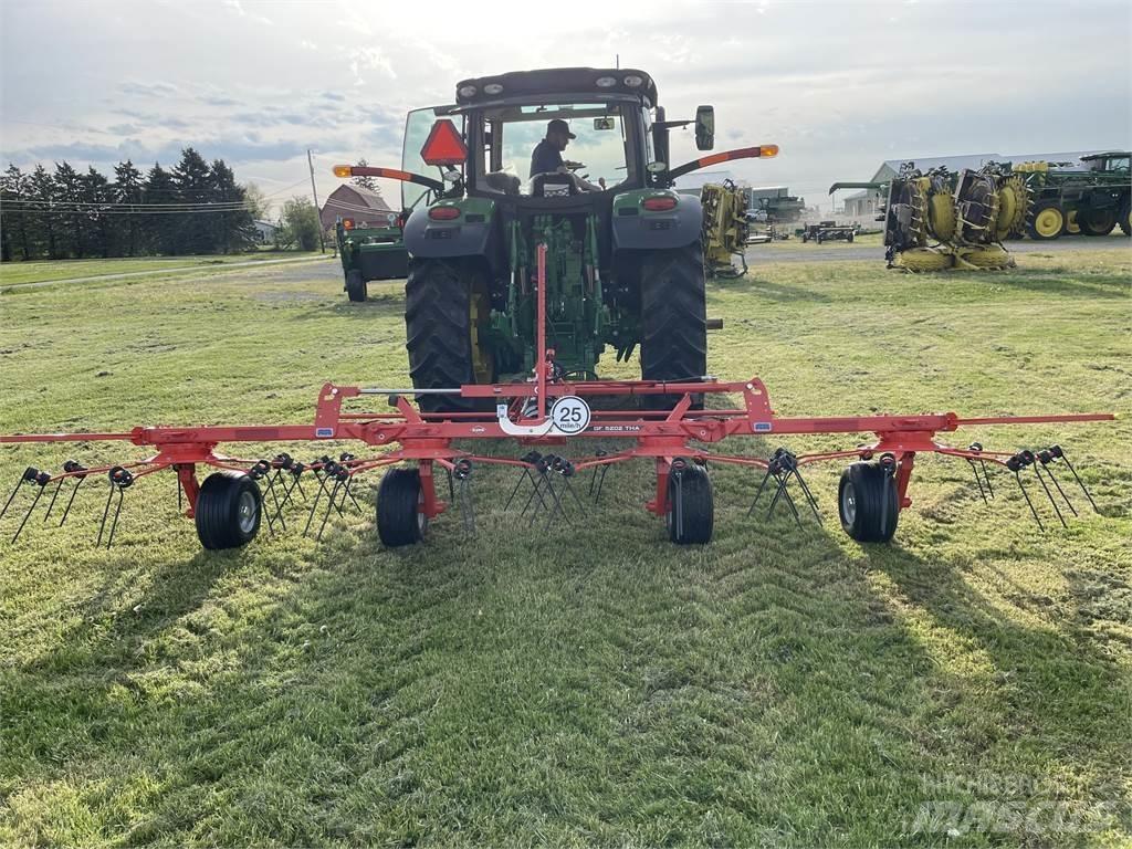 Kuhn GF5202THA Obracače a zhrabovače sena