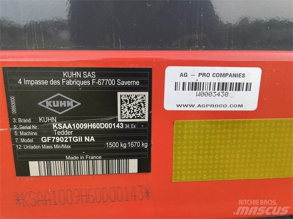 Kuhn GF7902 Obracače a zhrabovače sena