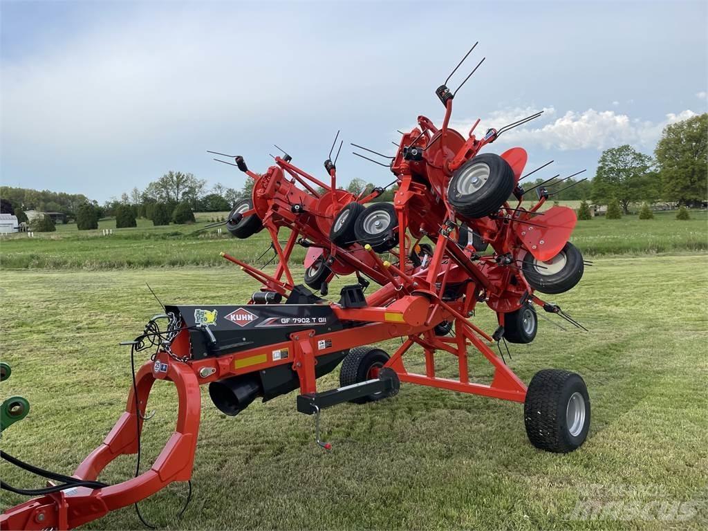 Kuhn GF7902 Obracače a zhrabovače sena