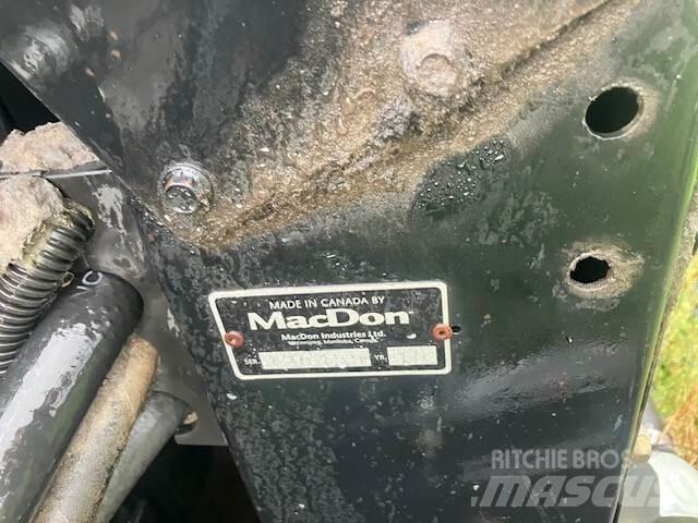 MacDon FD70 Príslušenstvo a náhradné diely ku kombajnom