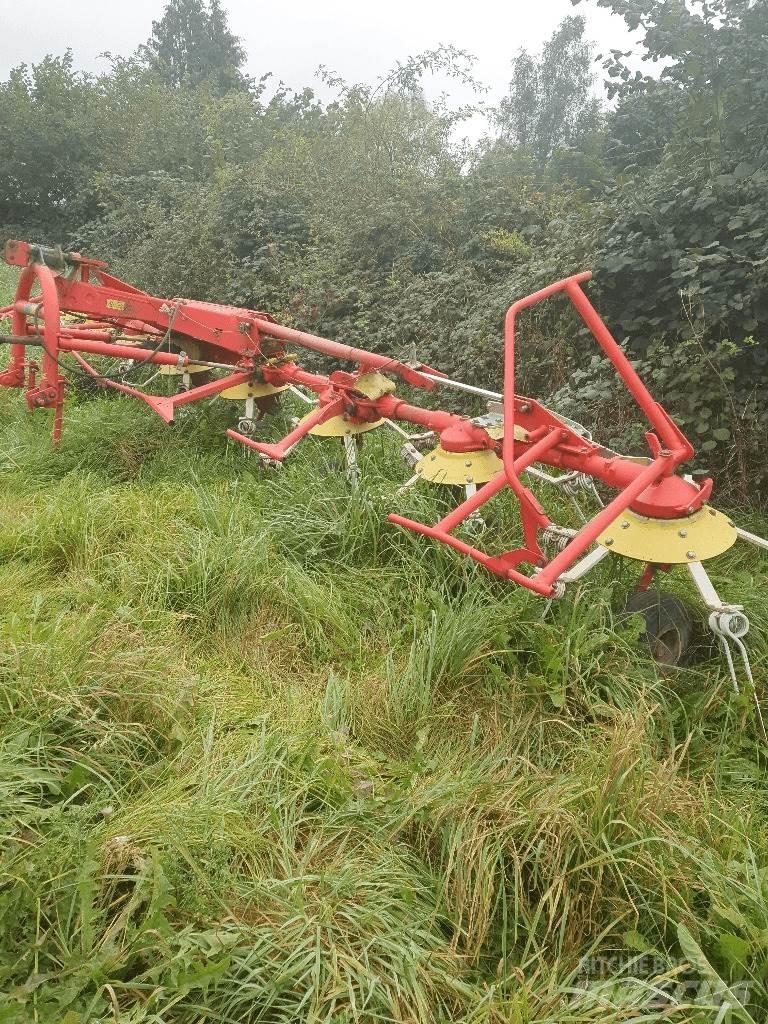 Pöttinger 810N Obracače a zhrabovače sena
