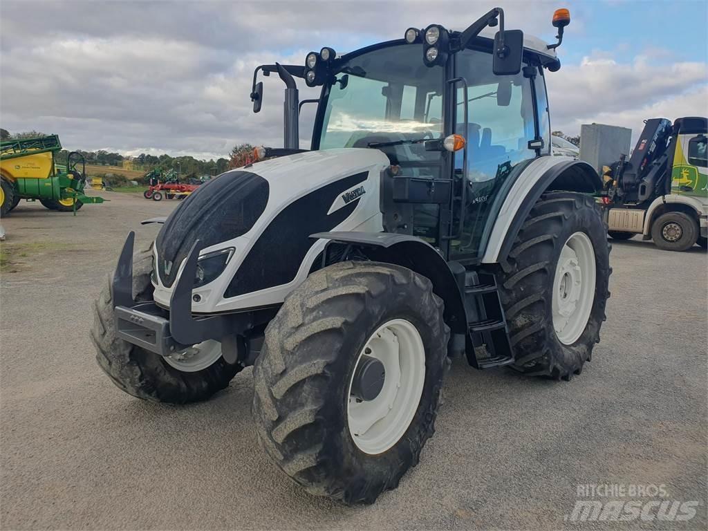 Valtra A104 Traktory