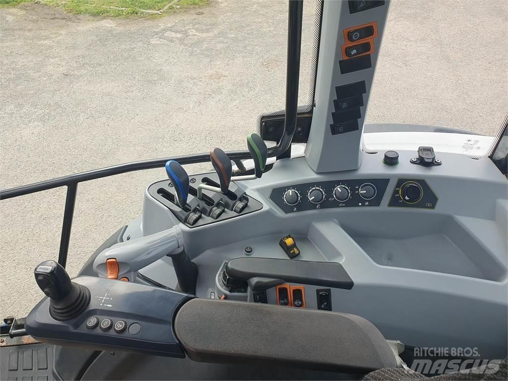 Valtra A104 Traktory
