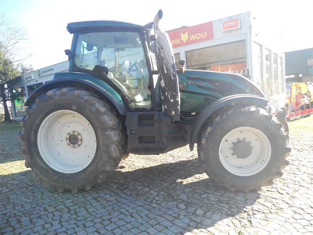 Valtra T174 Traktory