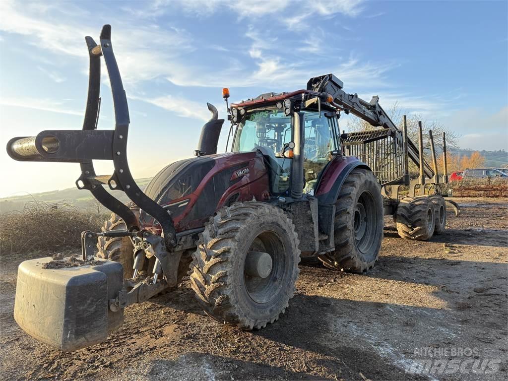Valtra T174 Lesné traktory