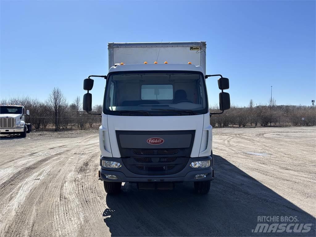 Peterbilt 220 Skriňová nadstavba