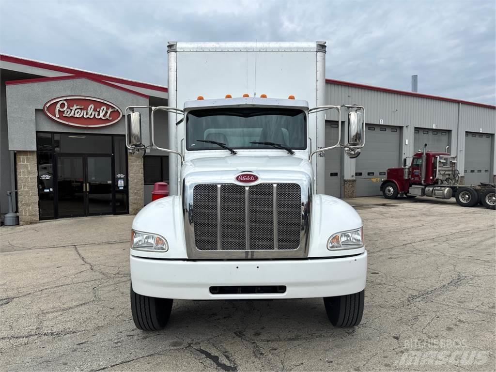 Peterbilt 337 Skriňová nadstavba