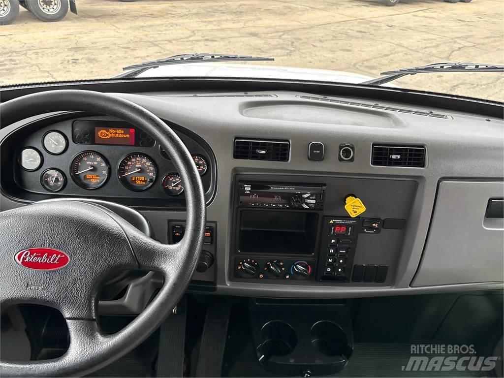 Peterbilt 337 Skriňová nadstavba