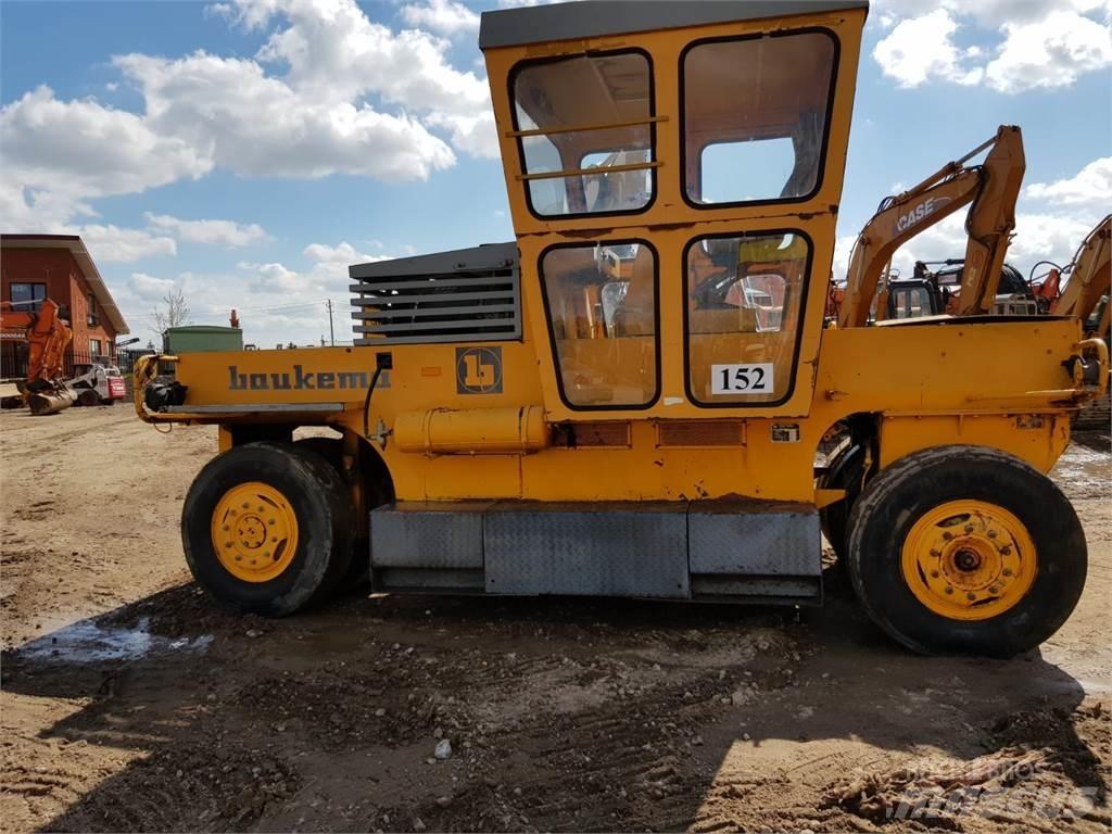 Bomag SGW-17 Pneumatikové valce