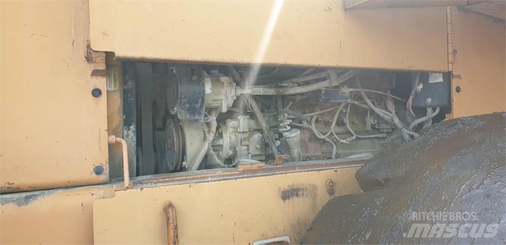 CASE 921 B Kolesové nakladače