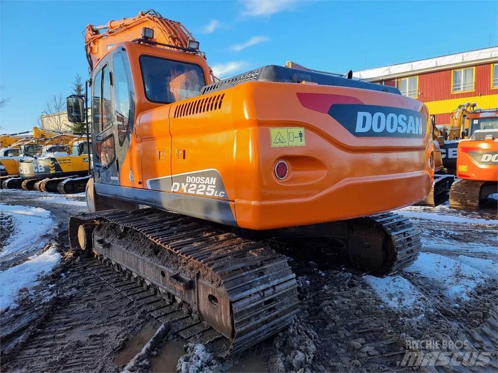 Doosan DX225LC Pásové rýpadlá