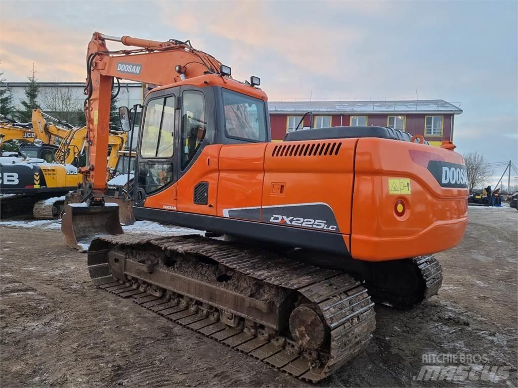 Doosan DX225LC Pásové rýpadlá
