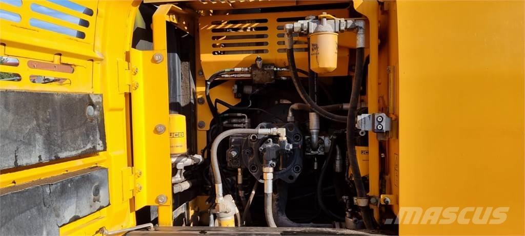 JCB JS220LC Plus + Pásové rýpadlá