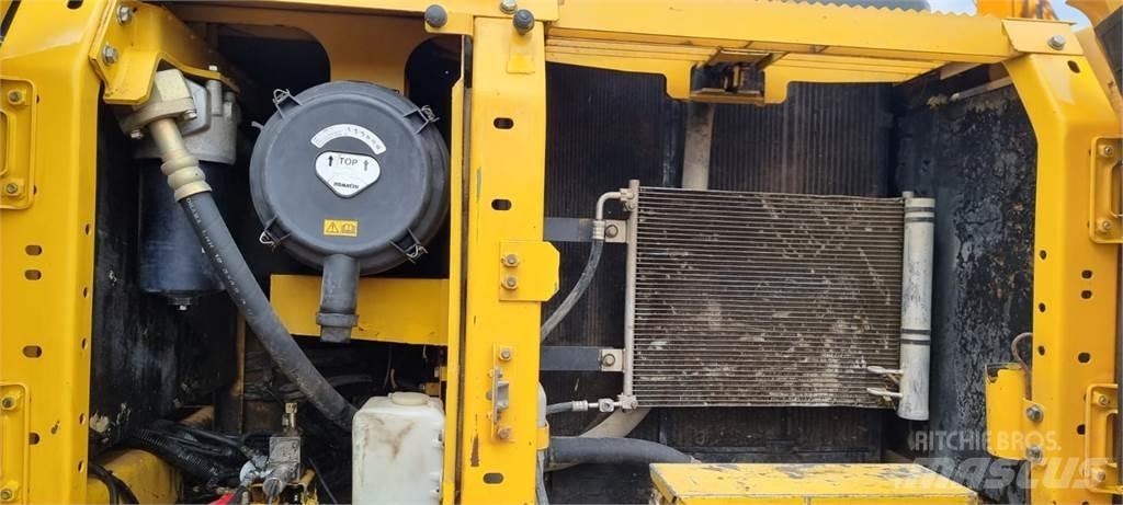 Komatsu PC210LC Pásové rýpadlá