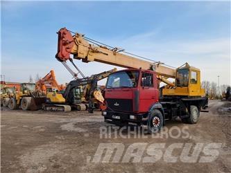 MAZ 533731 Univerzálne terénne žeriavy