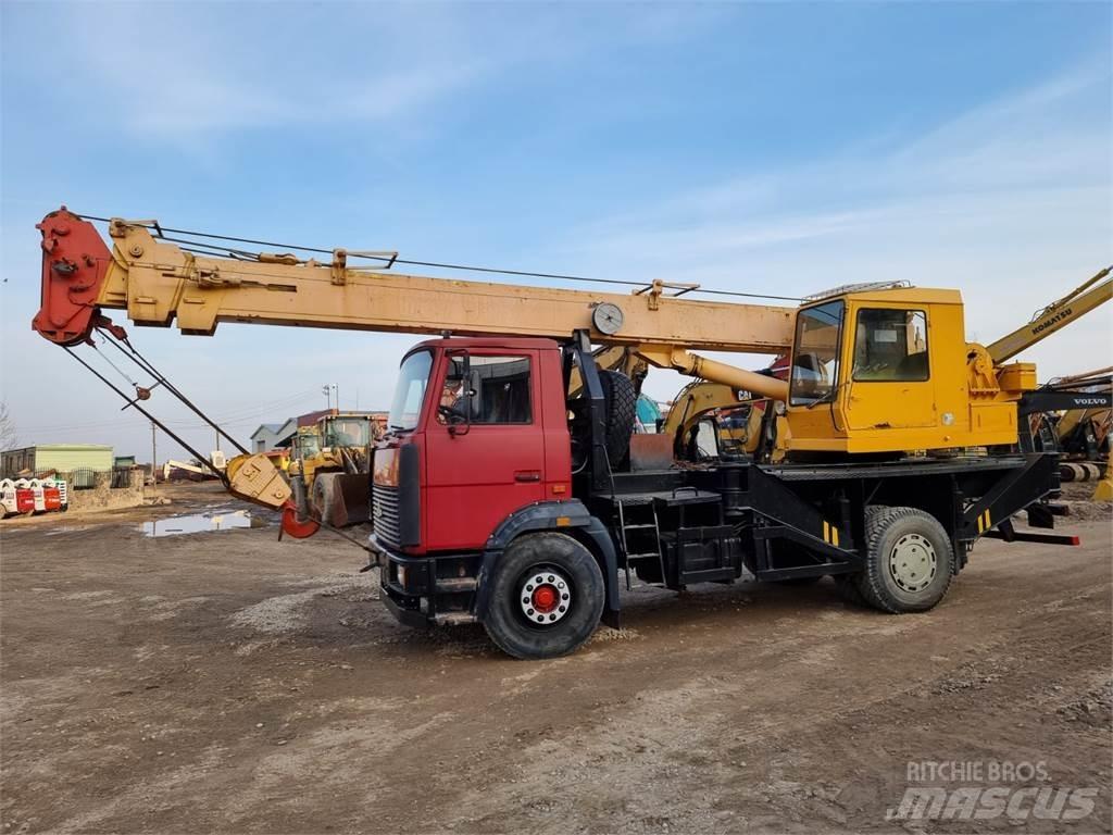MAZ 533731 Univerzálne terénne žeriavy
