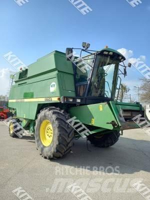 John Deere 2256 2WD Kombinované zberacie stroje