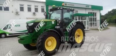 John Deere 6210R Traktory