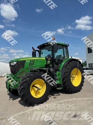 John Deere 6215R Traktory